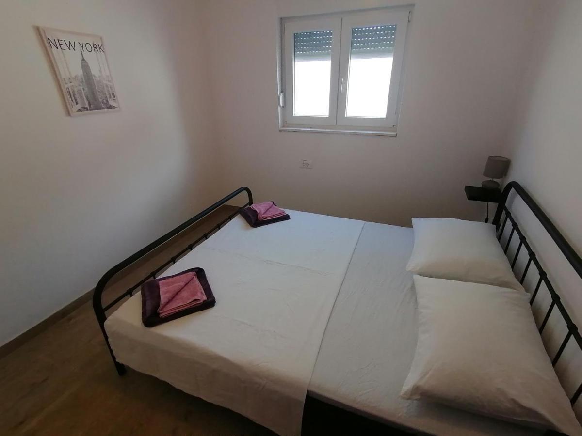 Villa Marta 3 Bedrooms, 2 Baths And Pool Kaštel Štafilić Esterno foto