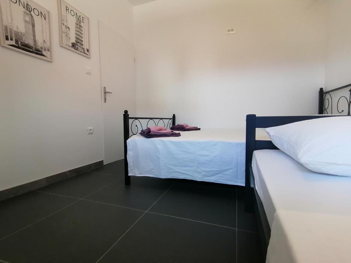 Villa Marta 3 Bedrooms, 2 Baths And Pool Kaštel Štafilić Esterno foto