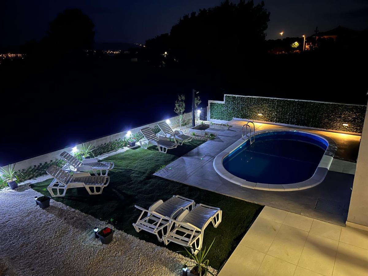 Villa Marta 3 Bedrooms, 2 Baths And Pool Kaštel Štafilić Esterno foto