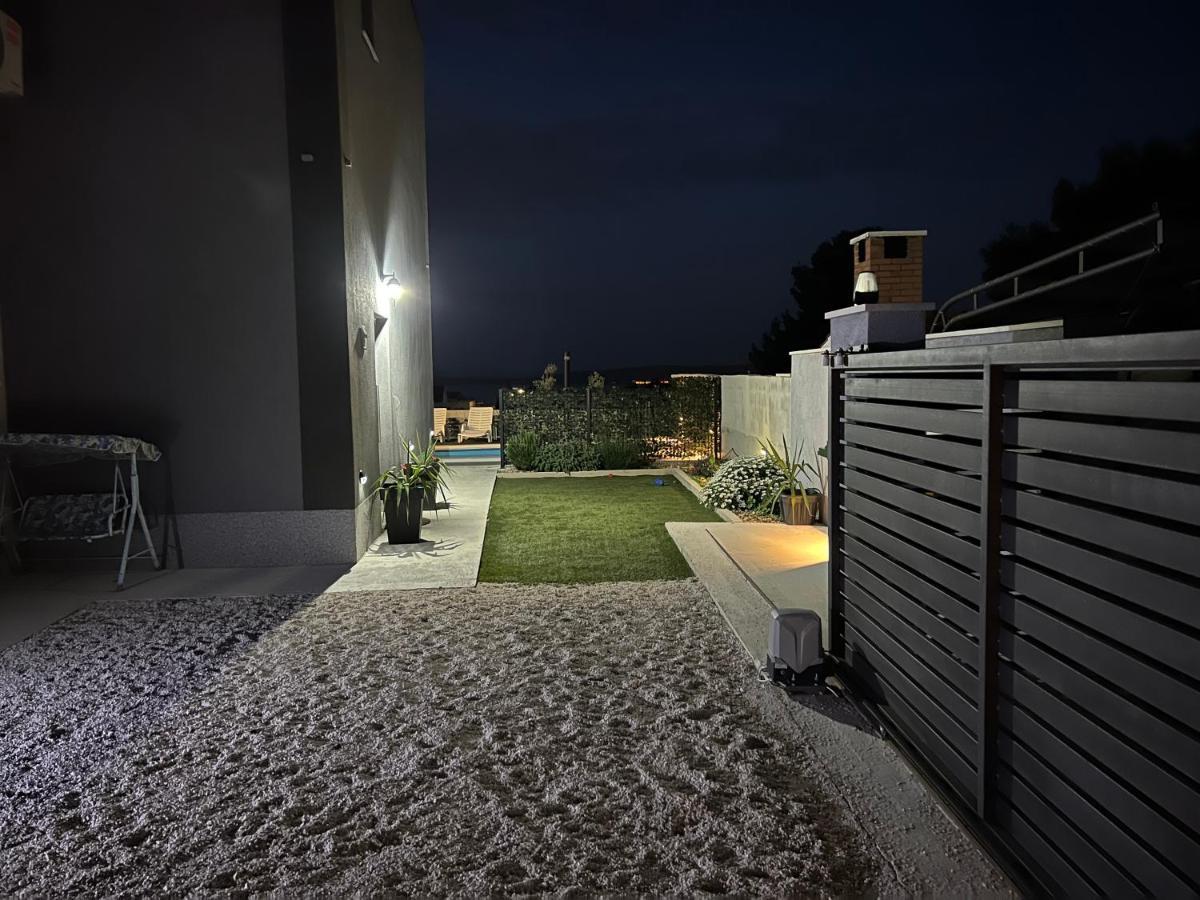 Villa Marta 3 Bedrooms, 2 Baths And Pool Kaštel Štafilić Esterno foto
